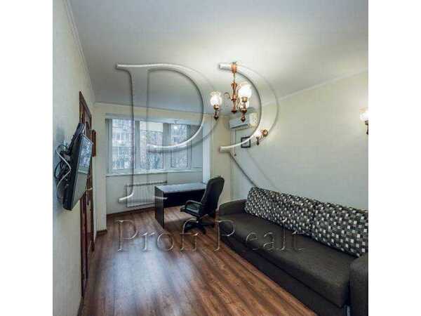 Продам 2-к квартиру Київ, Солом`янський, вул. Олександра Пироговського, 6. 