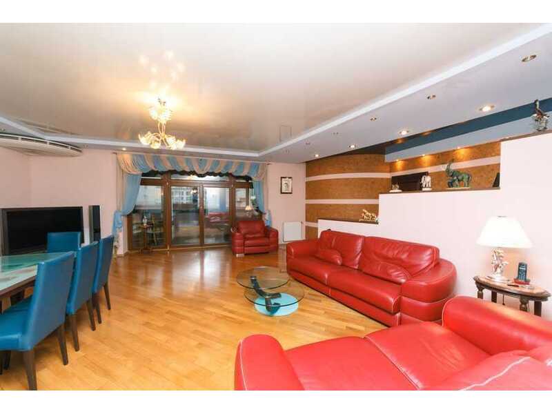 Здам довгостроково 4-к квартиру Київ, Шевченківський, вул. Назарівська, 7б. 