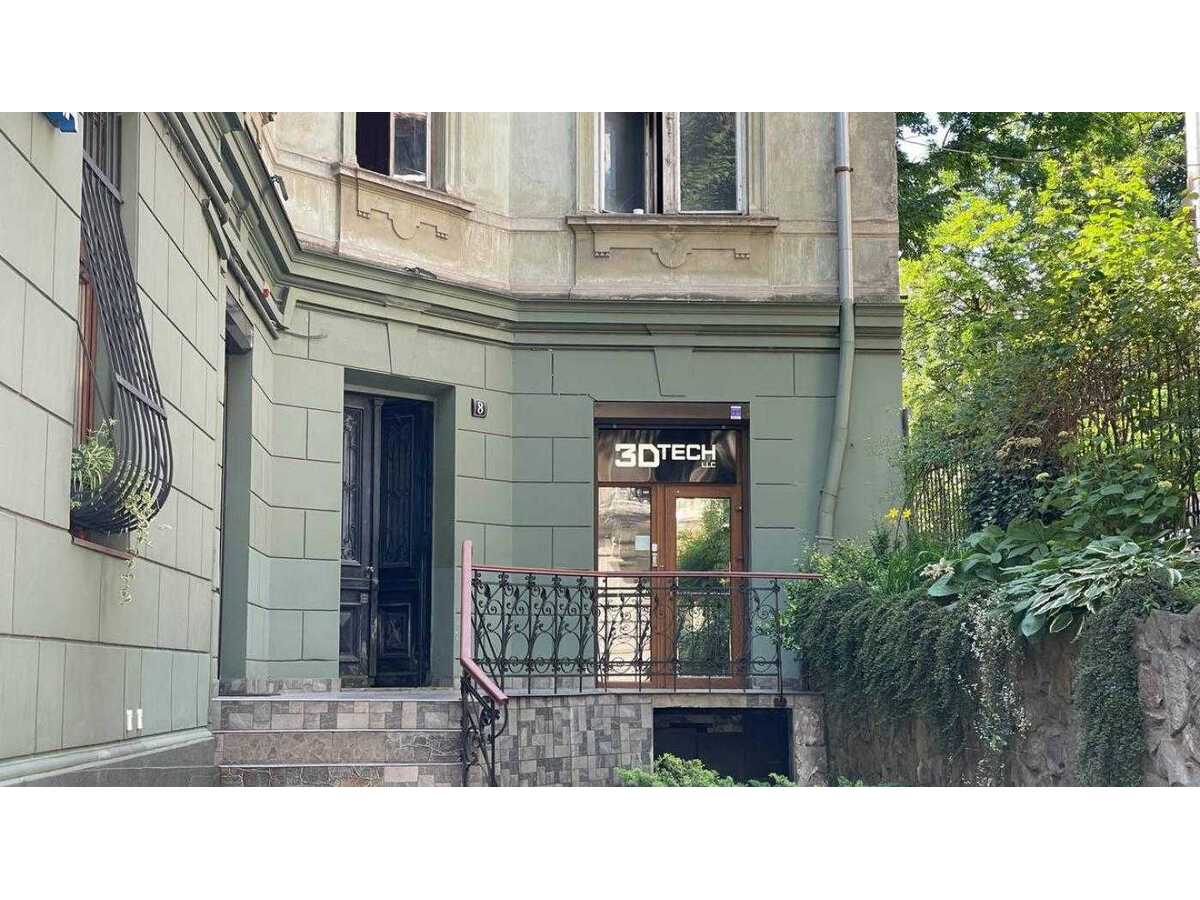 Продам  приміщення вільного призначення Львів, Галицький, Вербицького. 