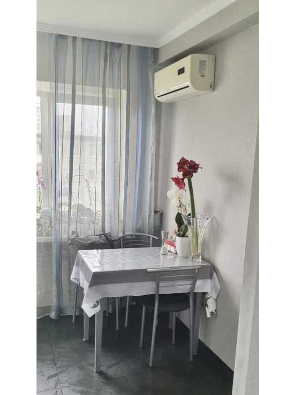 Продам 4-к квартиру Київ, Дніпровський, бульв. Дарницький, 15. 