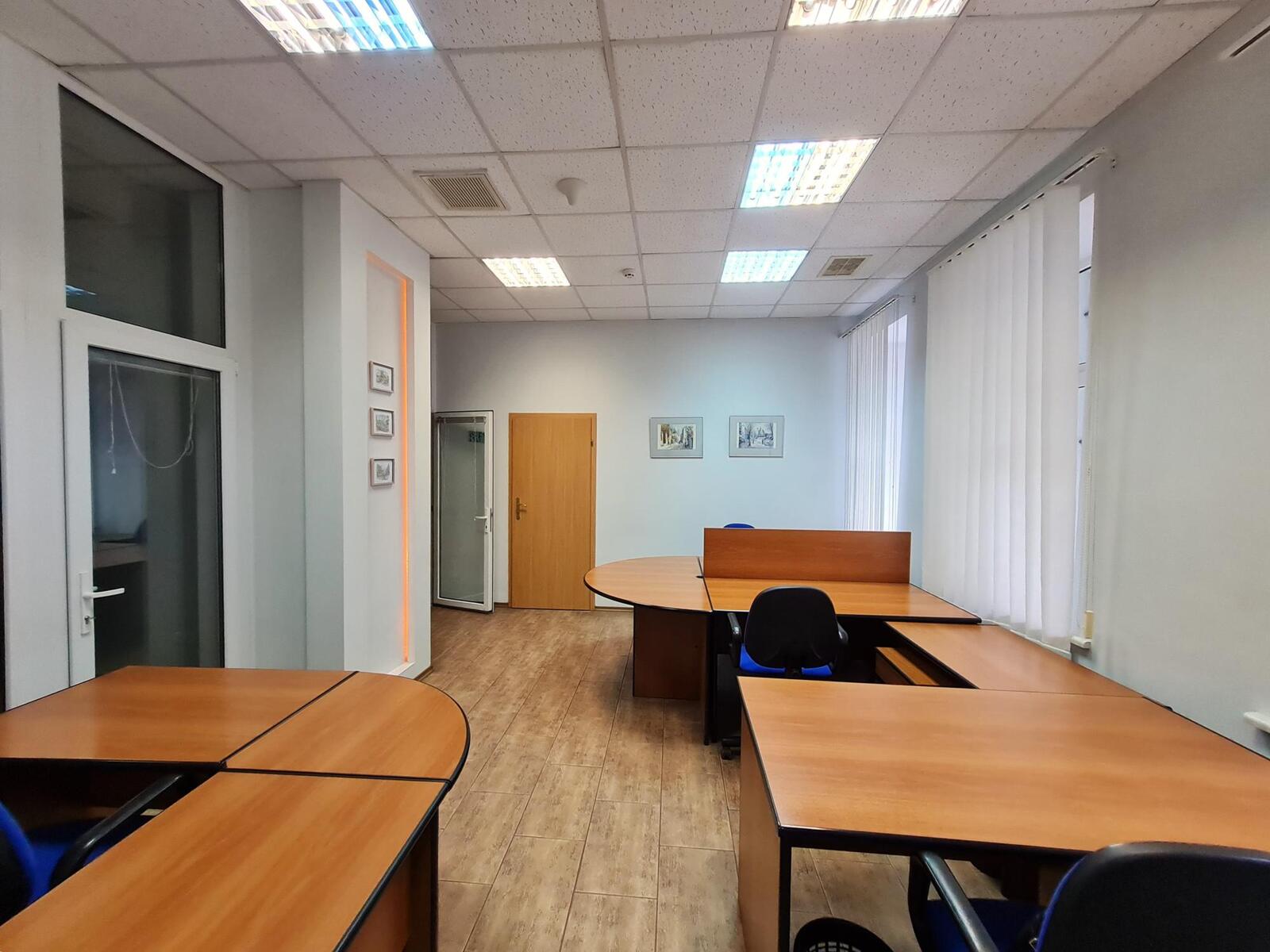 Офіс 65 м.кв. вул. Межигірська 22 Поділ метро Контрактова площа Без%