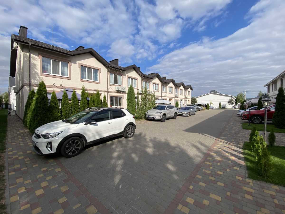 Продам 3-к таунхаус Бориспільський, Бориспіль, Ясная, 19. 