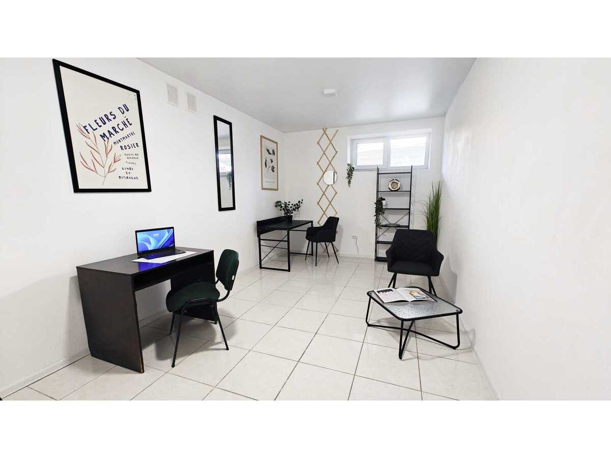 Продам  офісне приміщення Бучанський, Ірпінь, Донцова, 91. 