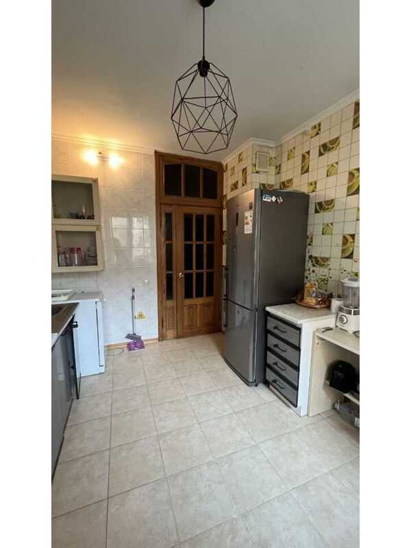 Продам 3-к квартиру Київ, Дарницький, вул. Срібнокільська, 22а. 