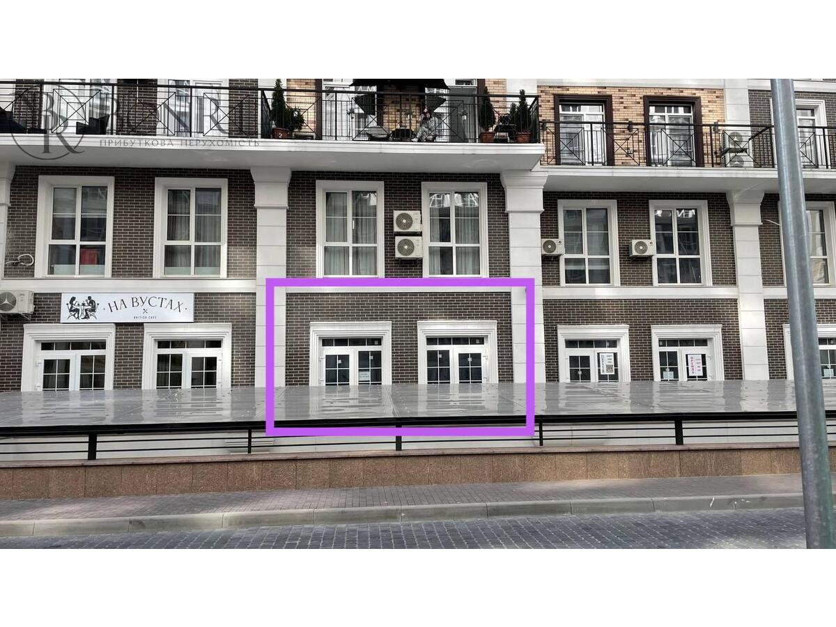 Оренда, Торгове, Фасад, вул.Максимовича, «Нова Англія» 47м2.