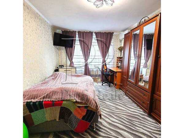 Продам 1-к квартиру Київ, Святошинський, вул. Булгакова, 8А. 