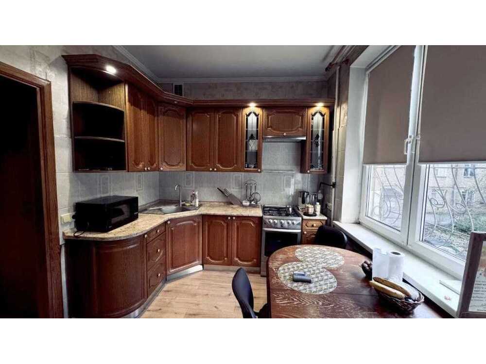 Продам 3-к квартиру Київ, Солом`янський, вул. Іскрівська, 1. 