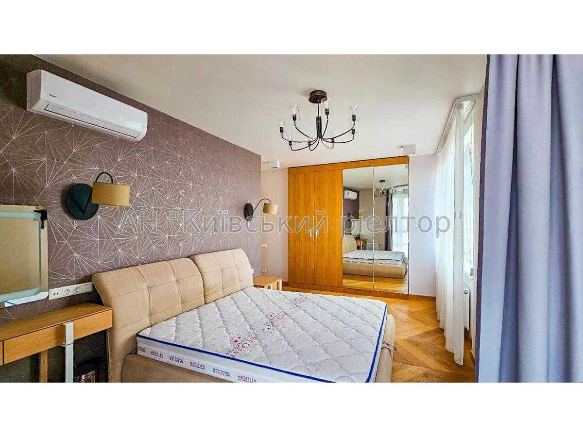 Продам 3-к квартиру Київ, Голосіївський, просп. Голосіївський, 95А. 