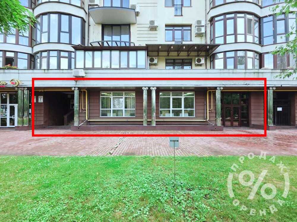 Продам  торгову площу Київ, Оболонський, вул. Оболонська Набережна, 7. 