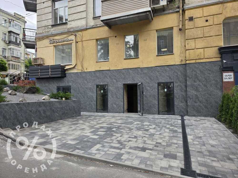 Продам  торгову площу Київ, Голосіївський, вул. Саксаганського, 61/17. 