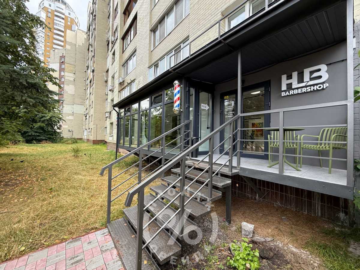 Продам  торгову площу Київ, Оболонський, просп. Героїв Сталінграду, 14Б. 