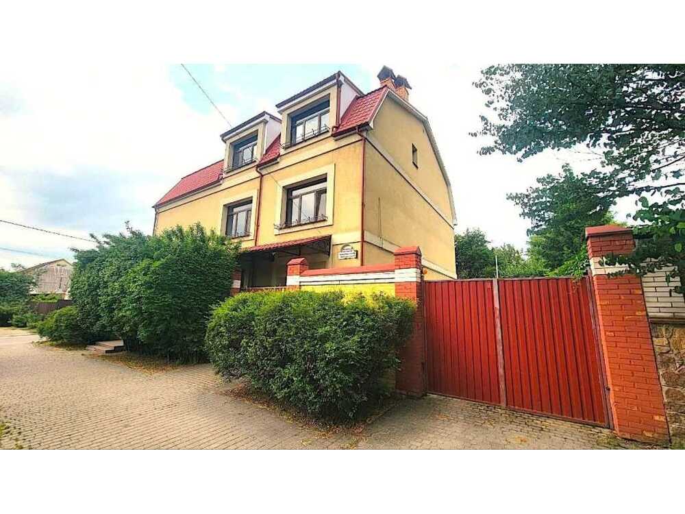 Фасадний будинок 523м2 під офіс біля метро Академмістечко