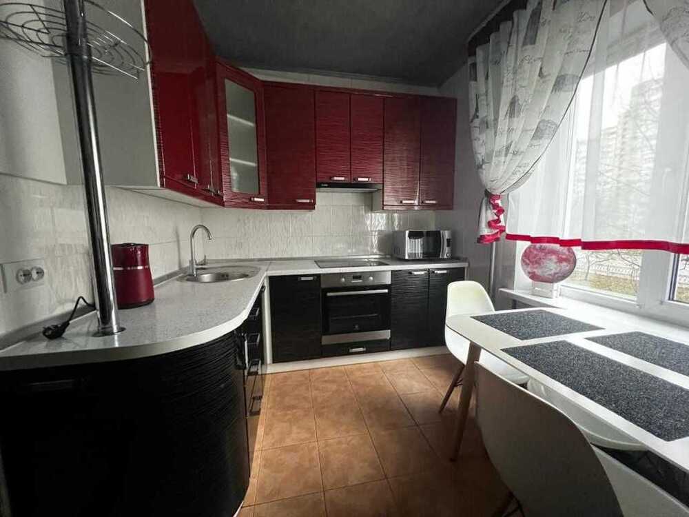 Здам довгостроково 1-к квартиру Київ, Святошинський, вул. Чорнобильська, 21. 