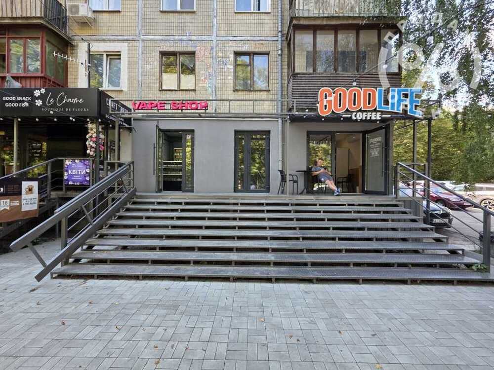 Продам  торгову площу Київ, Солом`янський, вул. Миколи Василенка, 8. 