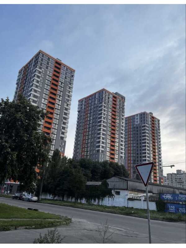 Продам 1-к квартиру Київ, Оболонський, вул. Миколи Гулака, 4. 