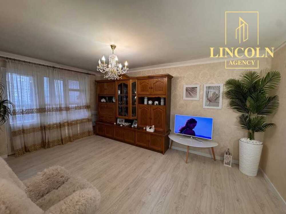 Продам 2-к квартиру Київ, Солом`янський, вул. Солом`янська, 4/2. 