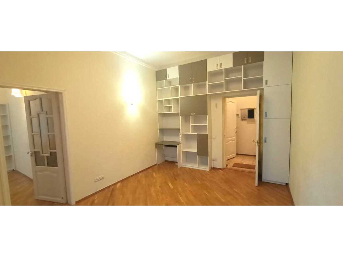 Продам 2-к квартиру Київ, Шевченківський, вул. Тургенєвська, 35а. 