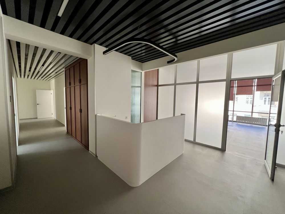 Продам  офісне приміщення Київ, Шевченківський, вул. Олеся Гончара, 41. 