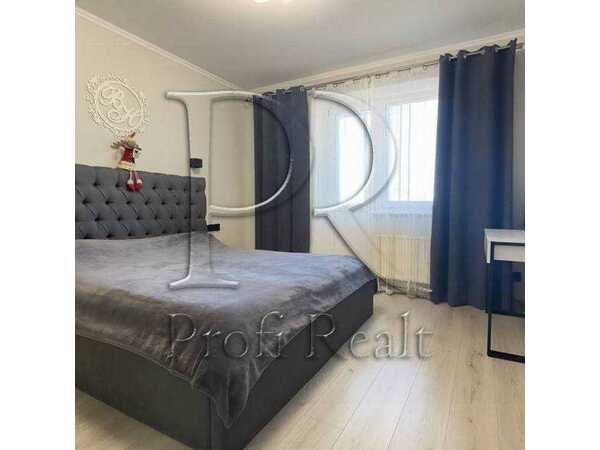 Продам 1-к квартиру Києво-Святошинський, Софіївська Борщагівка, Чубинського вулиця, 4. 