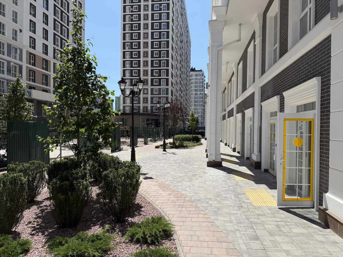 Продам  приміщення вільного призначення Київ, Голосіївський, вул. Михайла Максимовича. 