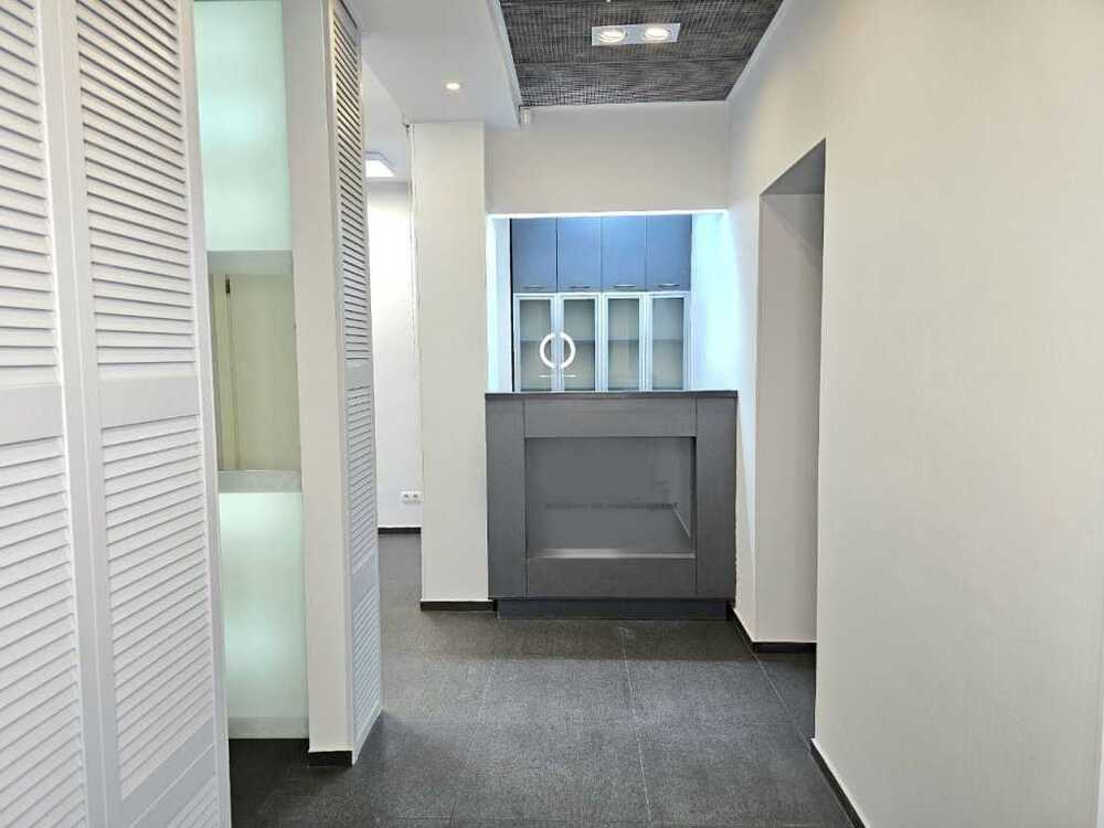 Здам довгостроково  офісне приміщення Київ, Печерський, вул. Шовковична, 7а. 