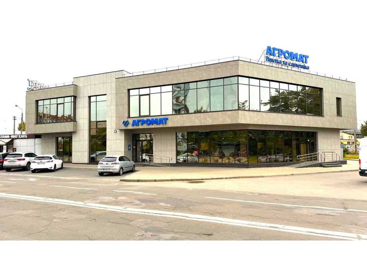 Магазин / ресторан / автосалон 665м2 перехрестя вул.Закревського 