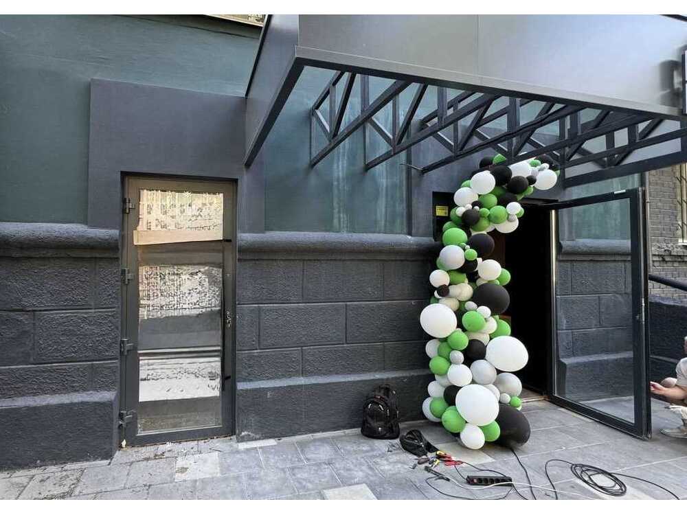 Здам довгостроково  торгову площу Київ, Печерський, вул. Німанська. 