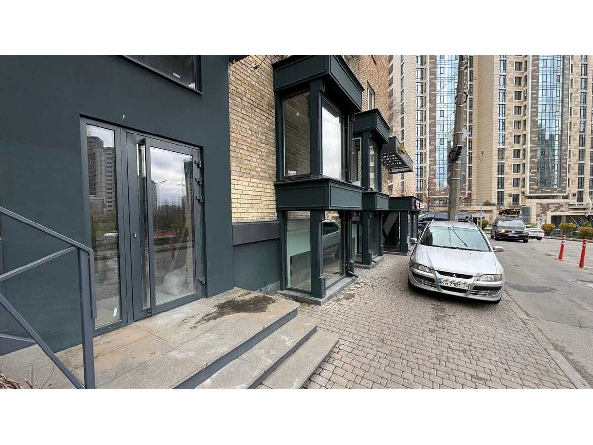 Здам довгостроково  торгову площу Київ, Печерський, вул. Іоанна Павла ІІ, 7. 