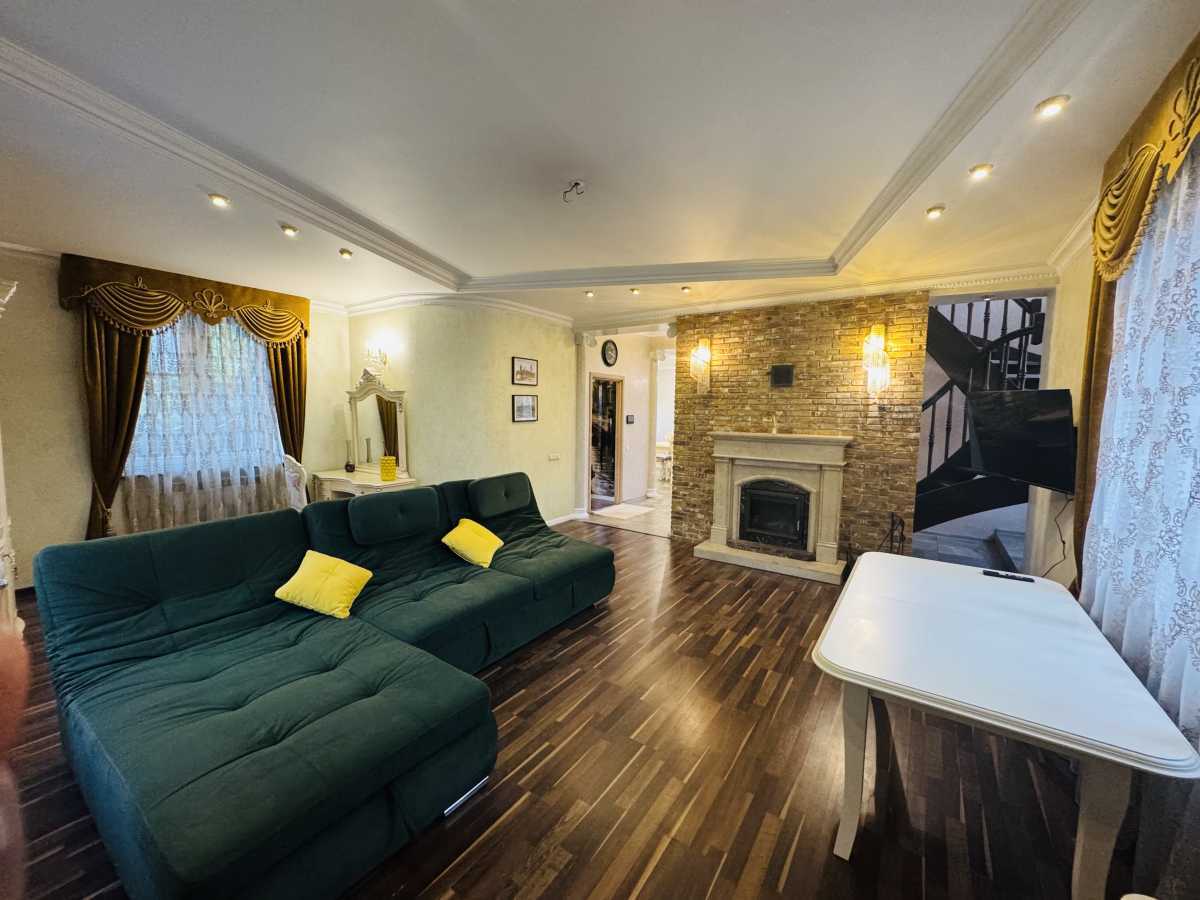 Здам подобово 4-к дім Бучанський, Буча, Грушевського. 