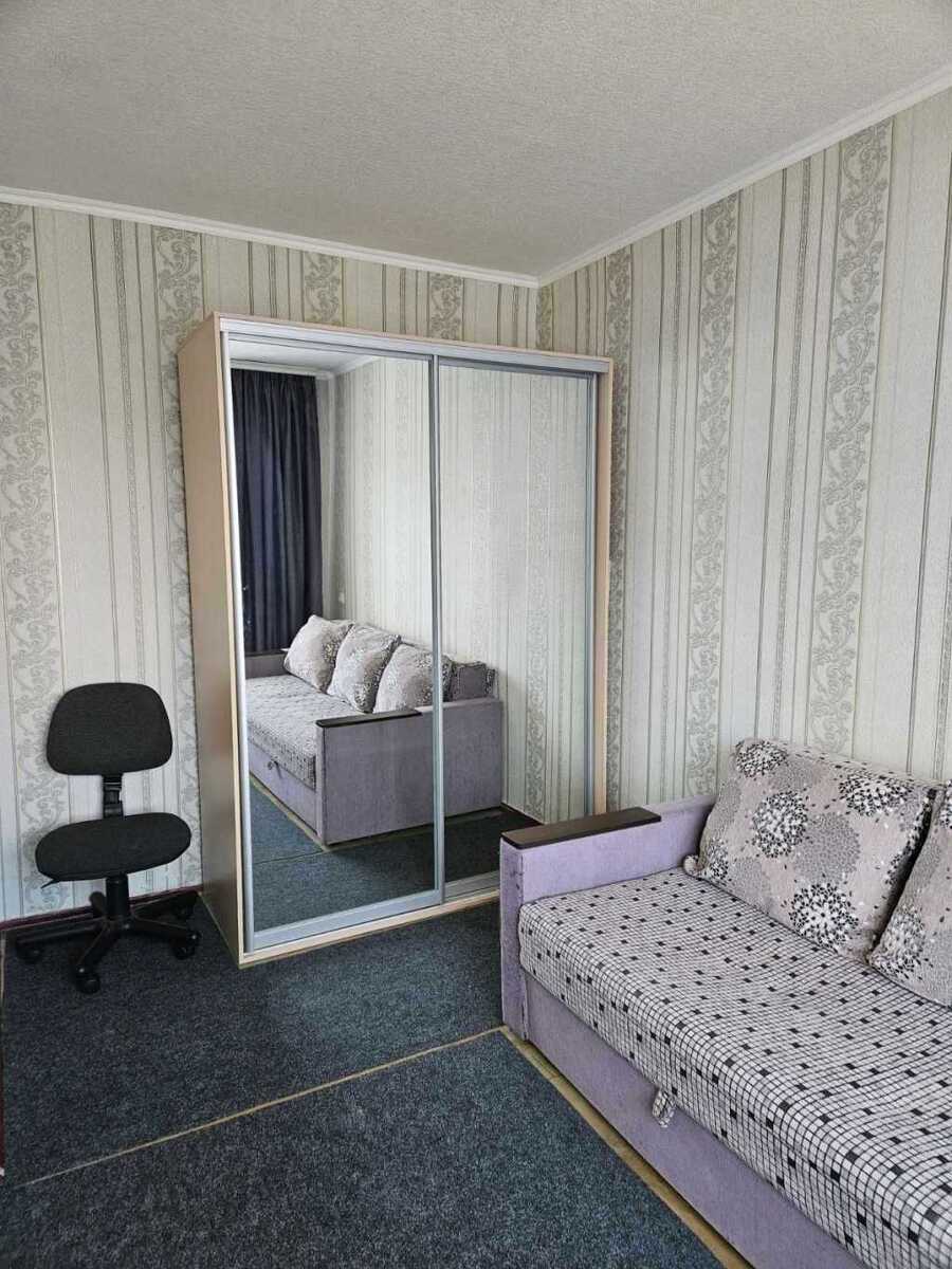 Продам 1-к квартиру Дніпро, Шевченківський, Тополь-2, 26. 