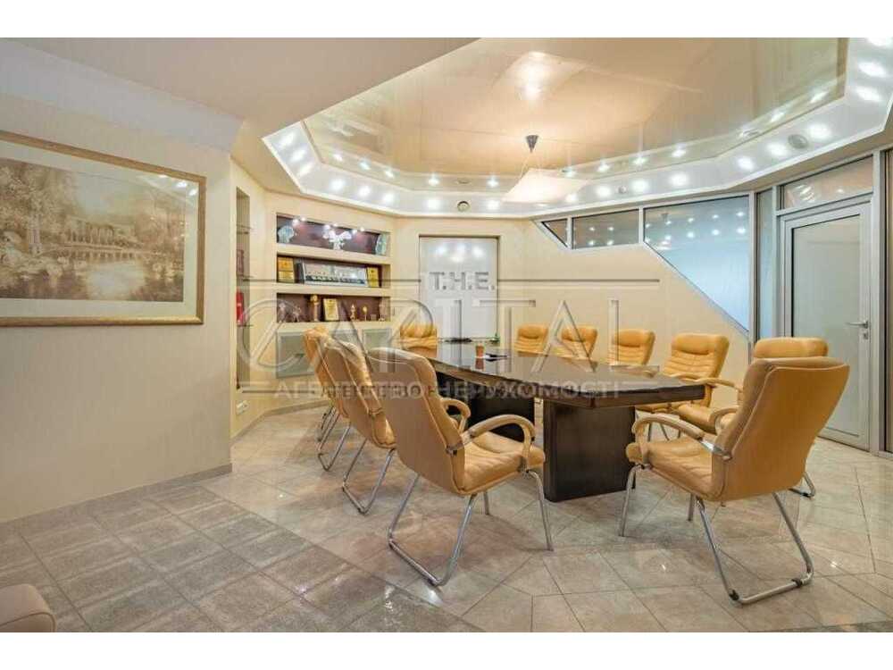 Продам  приміщення вільного призначення Київ, Голосіївський, вул. Велика Васильківська, 62/64. 