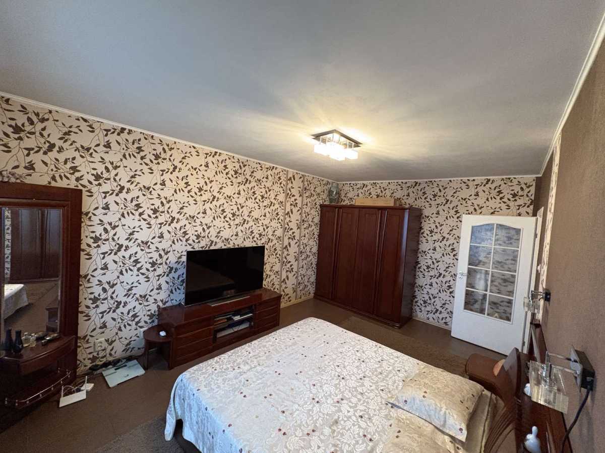 Здам довгостроково 2-к квартиру Київ, Дарницький, вул. Ревуцького, 13. 