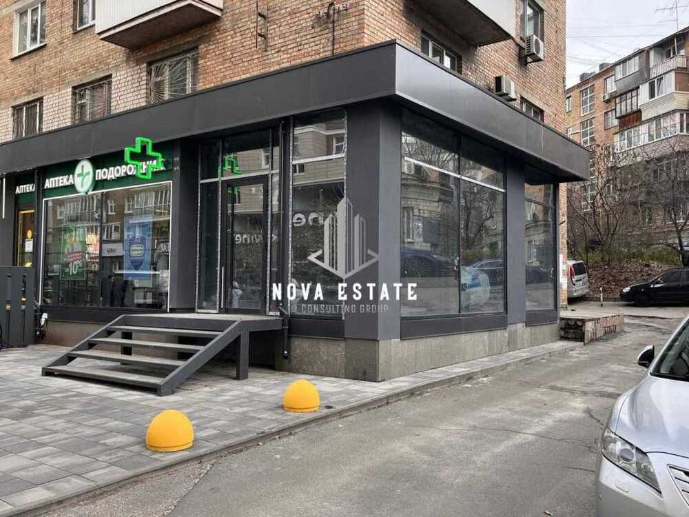 Здам довгостроково  торгову площу Київ, Печерський, вул. Академіка Філатова, 1. 