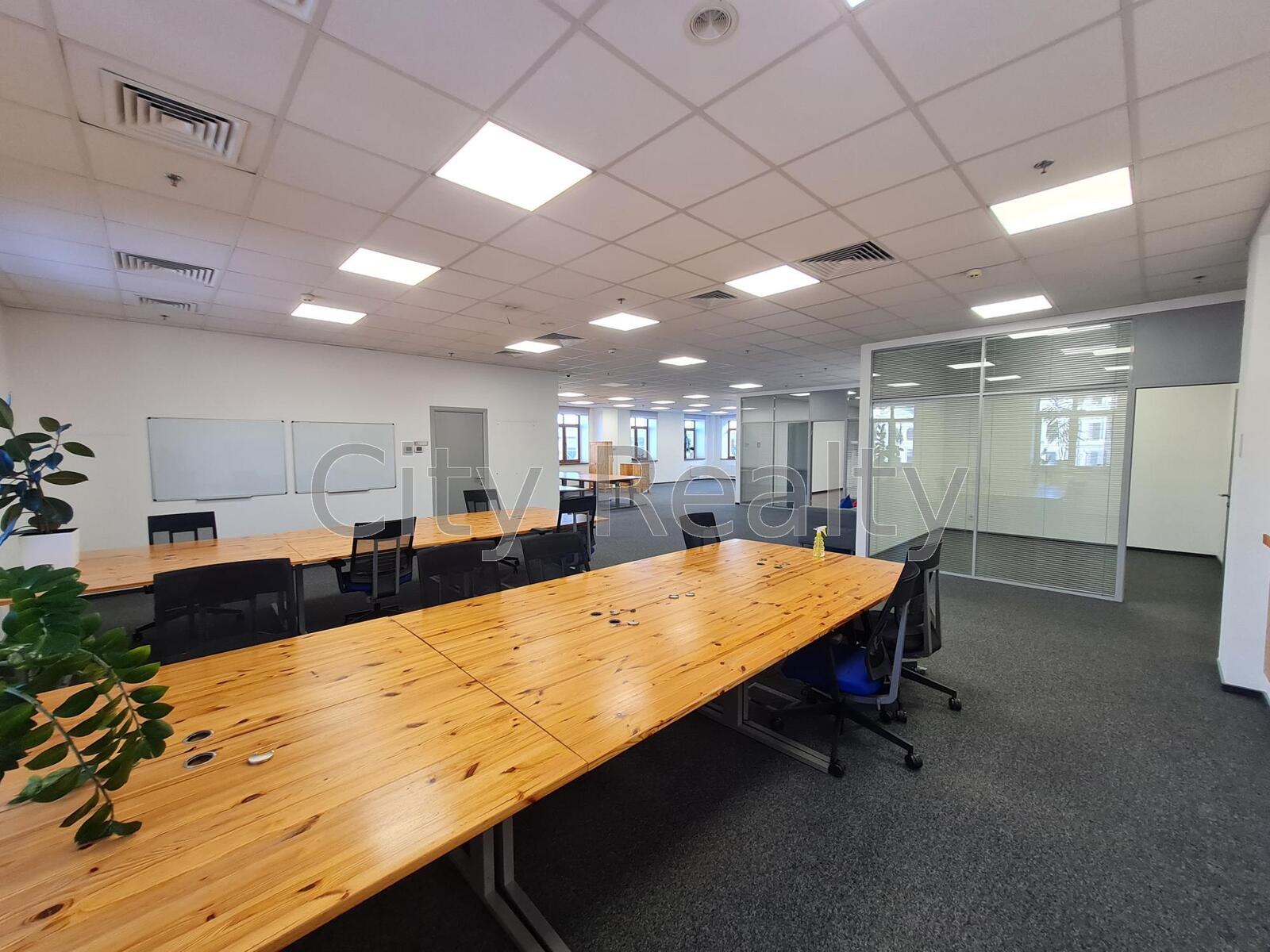 Офіс 1240 м.кв. вул. Верхній Вал 10 Поділ метро Контрактова Площа Без%