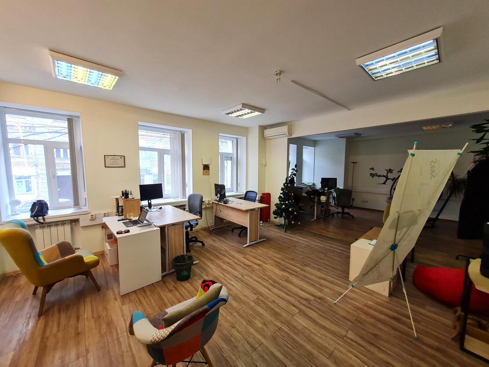 Офіс 134 м.кв. Вул. Ярославська 6 Поділ метро Контрактова площа Без%