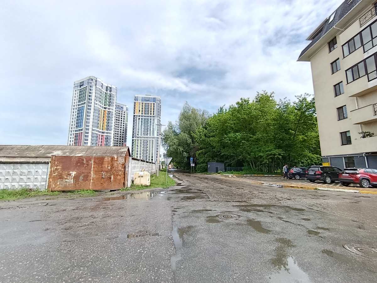 Продам  землю комерційного призначення Київ, Голосіївський, вул. Жулянська. 