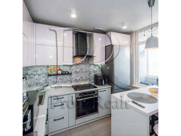 Продам 1-к квартиру Київ, Дарницький, вул. Соломії Крушельницької, 15В. 