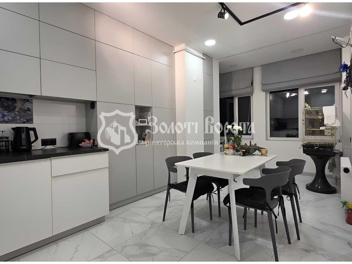 Продам 3-к квартиру Київ, Солом`янський, вул. Юнацька, 6. 