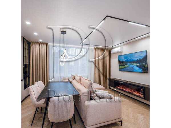 Продам 2-к квартиру Київ, Подільський, вул. Олександра Олеся, 5. 