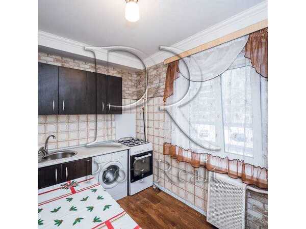 Продам 2-к квартиру Київ, Дніпровський, вул. Валентина Сєрова, 36. 