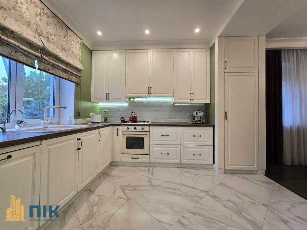 Продам 7-к квартиру Бучанський, Софіївська Борщагівка, Радужная. 