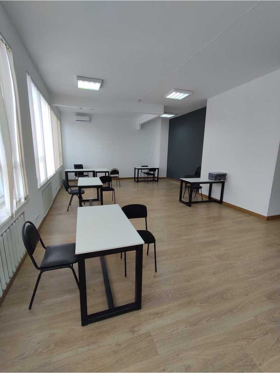 Здам довгостроково  офісна будівля Київ, Дніпровський, вул. Євгена Сверстюка, 11б. 