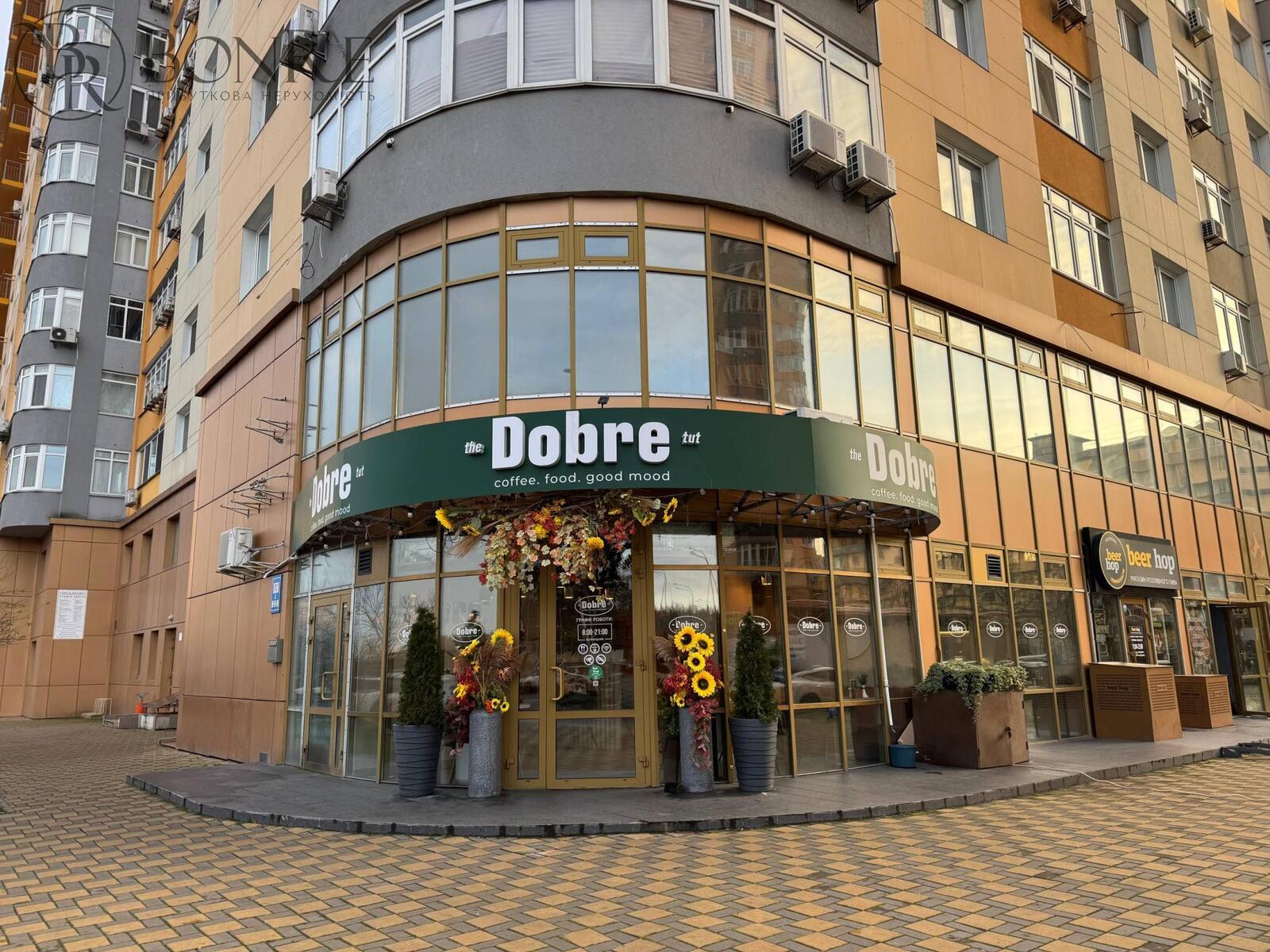 Оренда, Фасад, Торгове, вул. Кондратюка, ЖК Міністерський, 73м2.