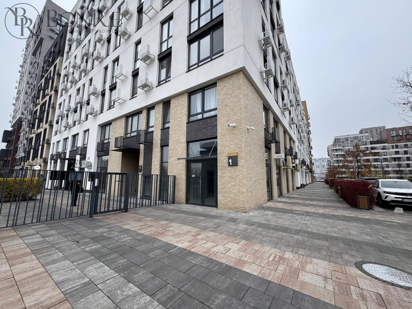 Оренда, Торгове, Фасад, вул. Салютна, 35м2