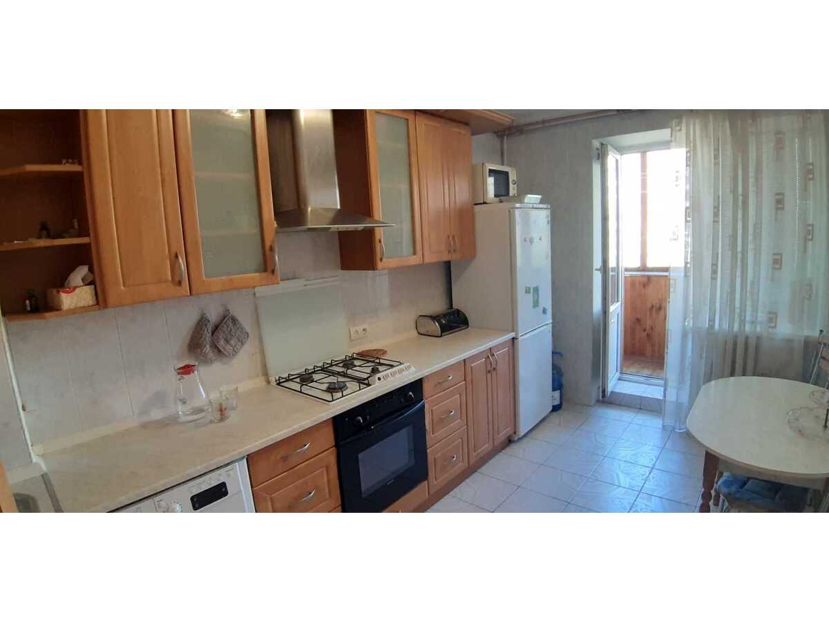 Здам довгостроково 3-к квартиру Київ, Оболонський, вул. Казанська, 18. 