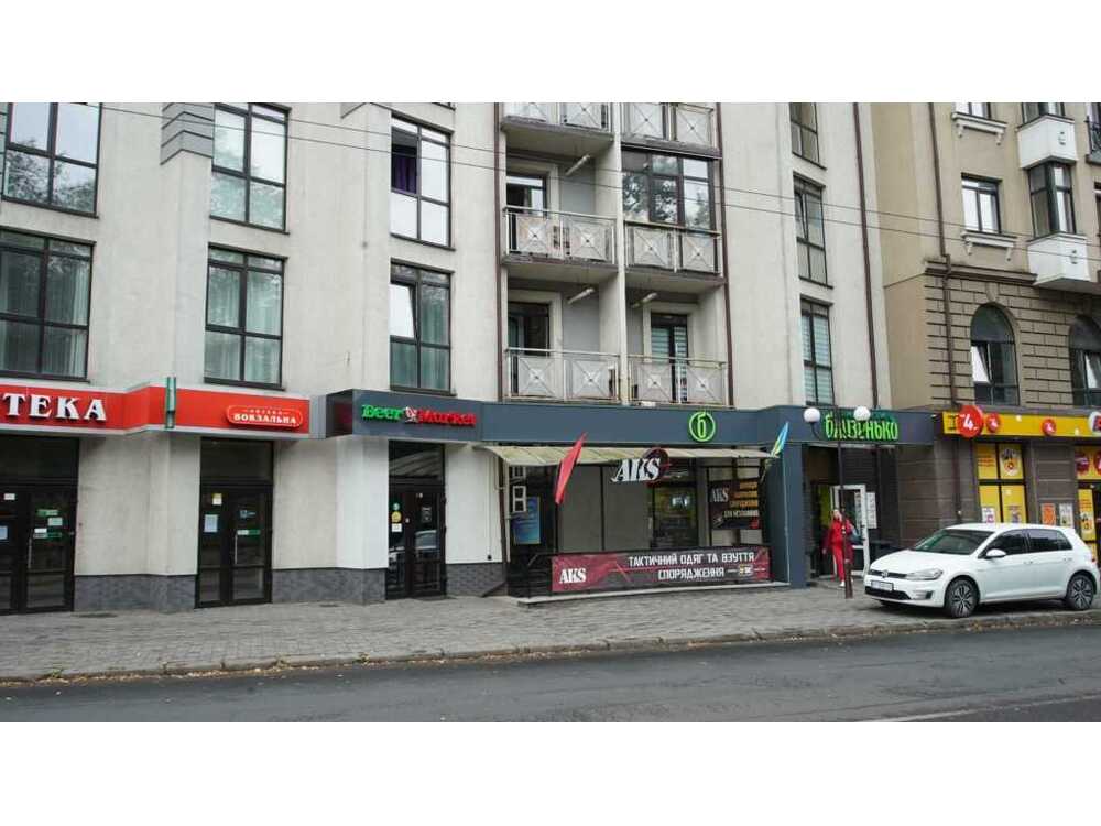 Продам  торгову площу Івано-Франківськ, Івано-Франківськ, Залізнична, 49. 