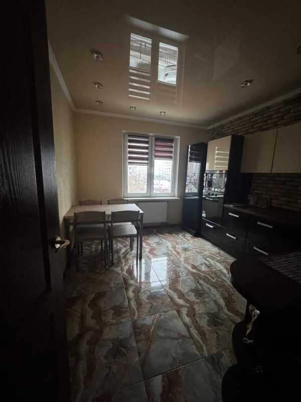 Здам довгостроково 3-к квартиру Київ, Дарницький, вул. Єлизавети Чавдар, 38. 