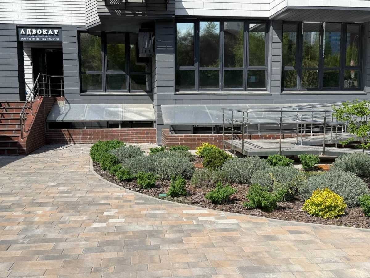 Здам довгостроково  офісне приміщення Київ, Голосіївський, вул. Костанайська, 13. 