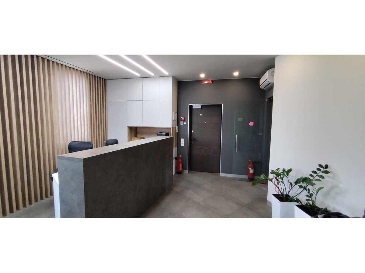 Здам довгостроково  офісне приміщення Київ, Печерський, шосе Залізничне, 2А. 