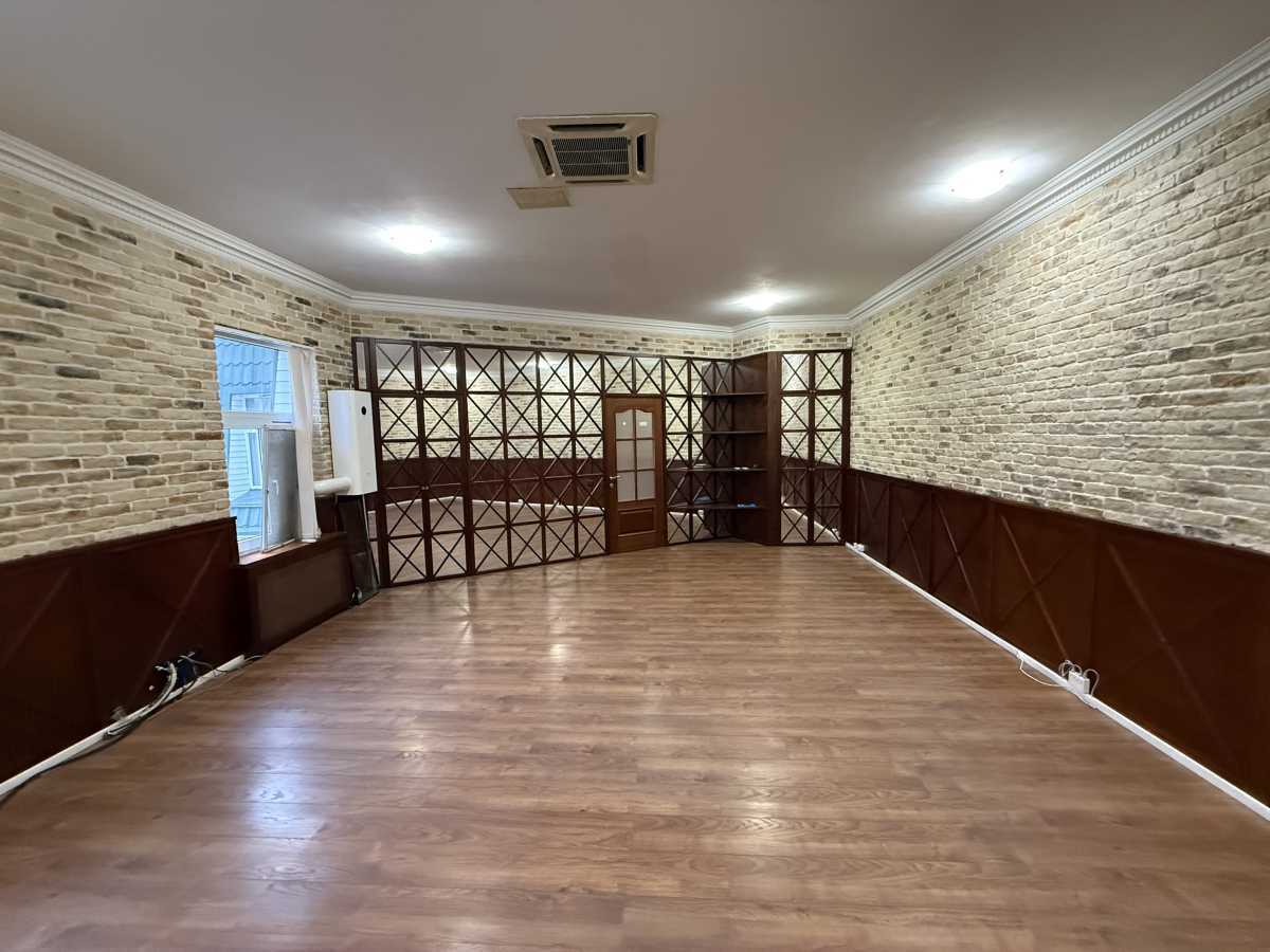 Здам довгостроково  офісне приміщення Київ, Шевченківський, вул. Трьохсвятительська, 13. 